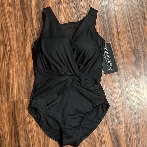 Miraclesuit Illusionist Palma Deep V One Piece, 14DD - Picture 8 of 16